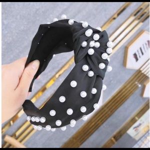 BLACK FAUX PEARL TOP-KNOT HEADBAND